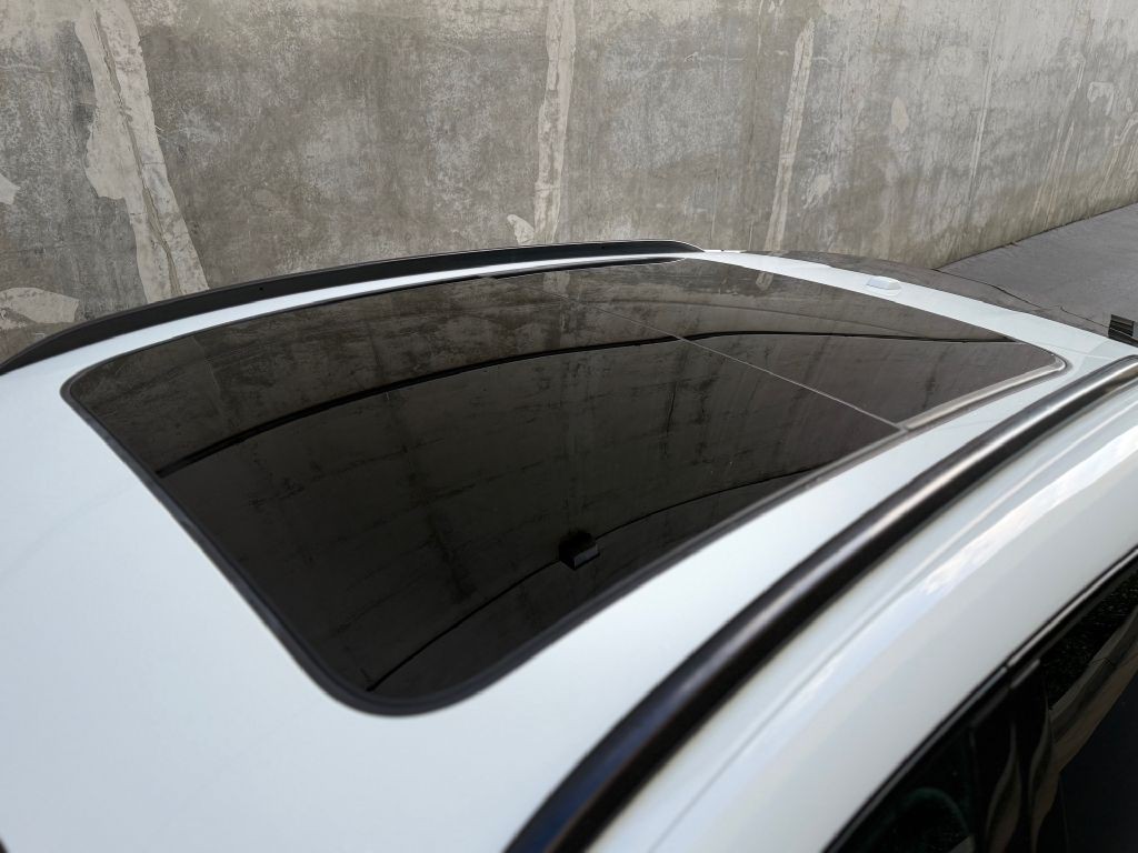 2017 Porsche Macan Image 15