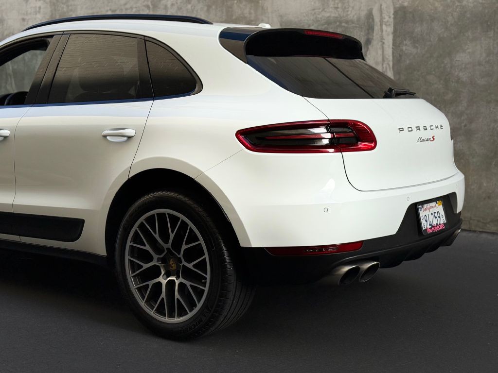 2017 Porsche Macan Image 35