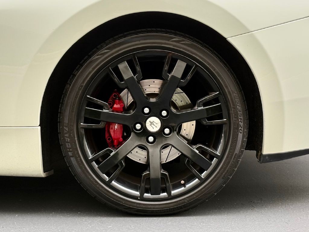 2014 Maserati GranTurismo Image 9