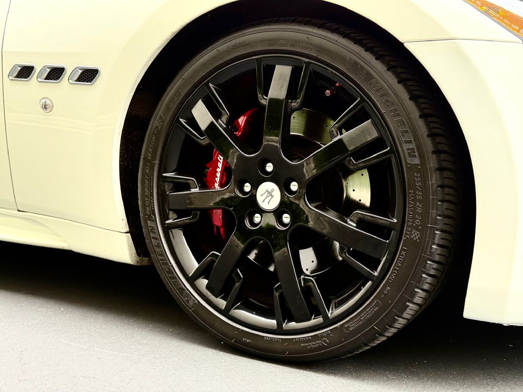 2014 Maserati GranTurismo Image 21
