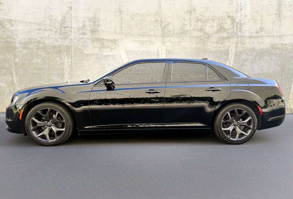 2021 Chrysler 300 Image 6