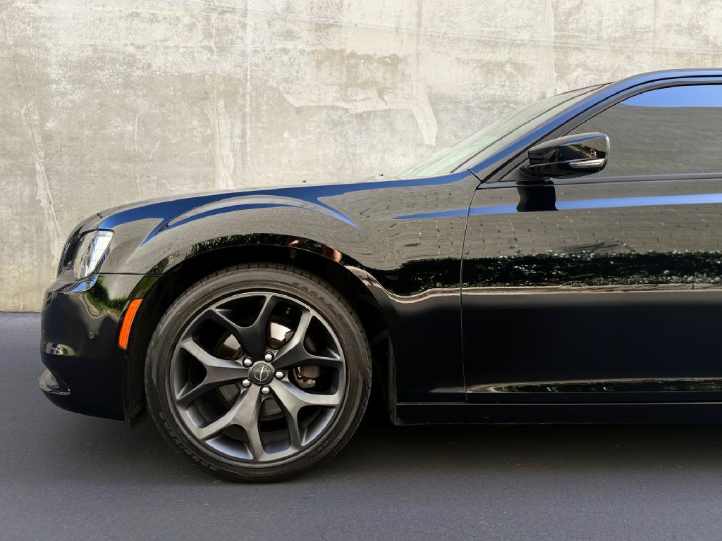 2021 Chrysler 300 Image 7