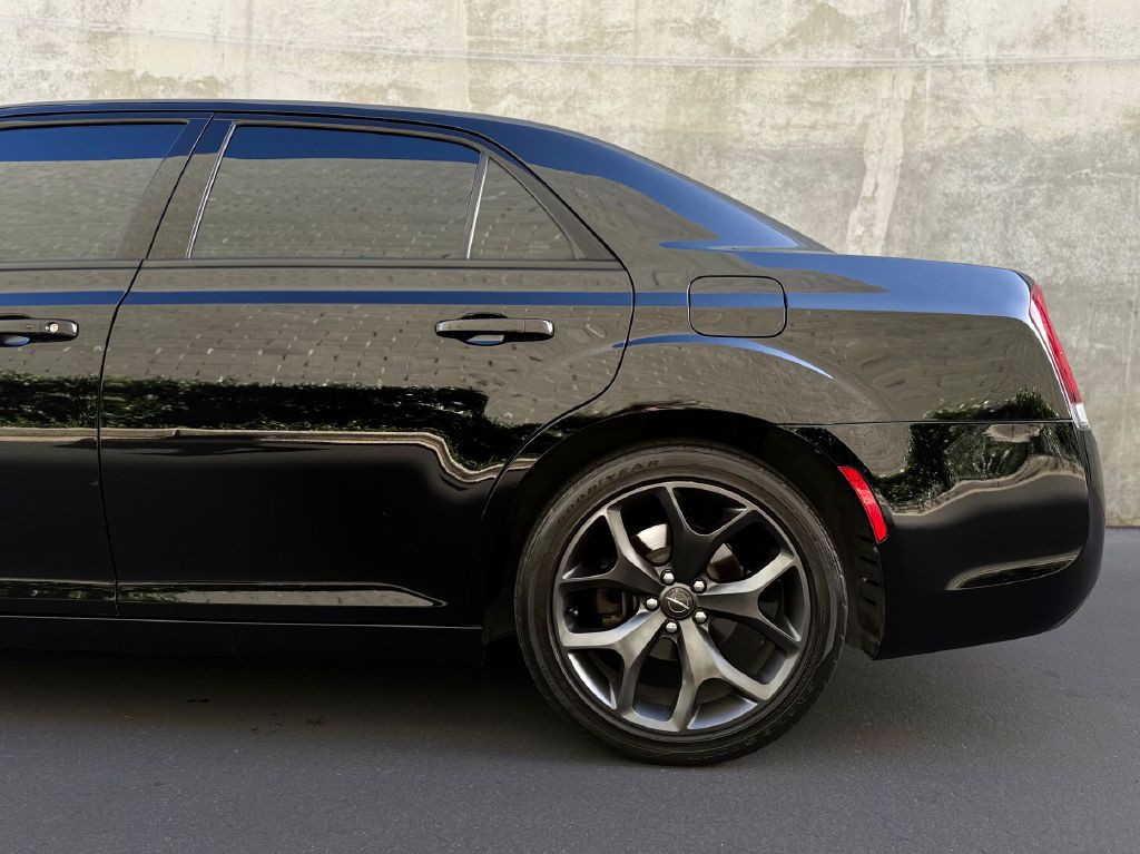 2021 Chrysler 300 Image 8