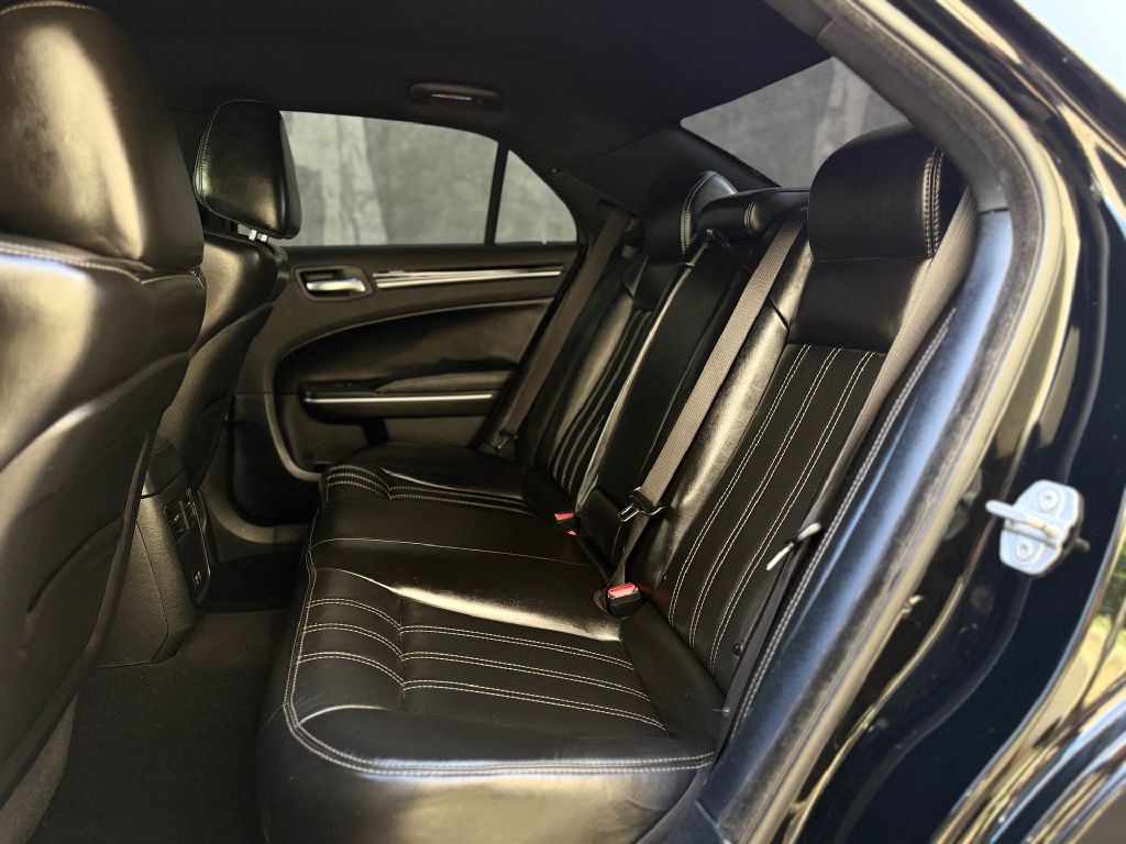 2021 Chrysler 300 Image 16