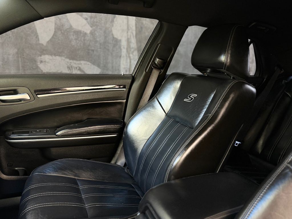 2021 Chrysler 300 Image 17