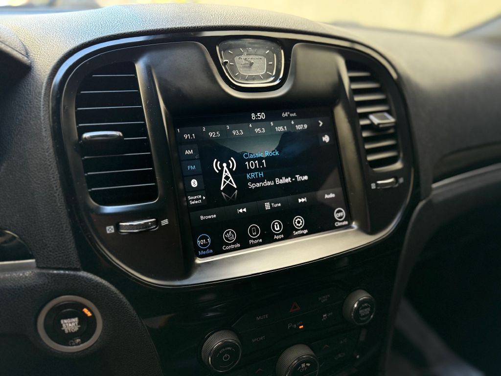2021 Chrysler 300 Image 18
