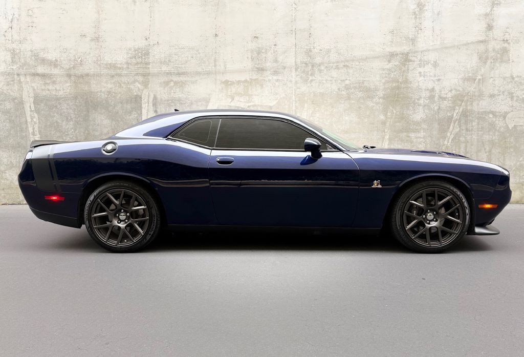 2016 Dodge Challenger Image 12