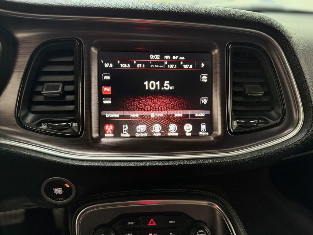 2016 Dodge Challenger Image 18