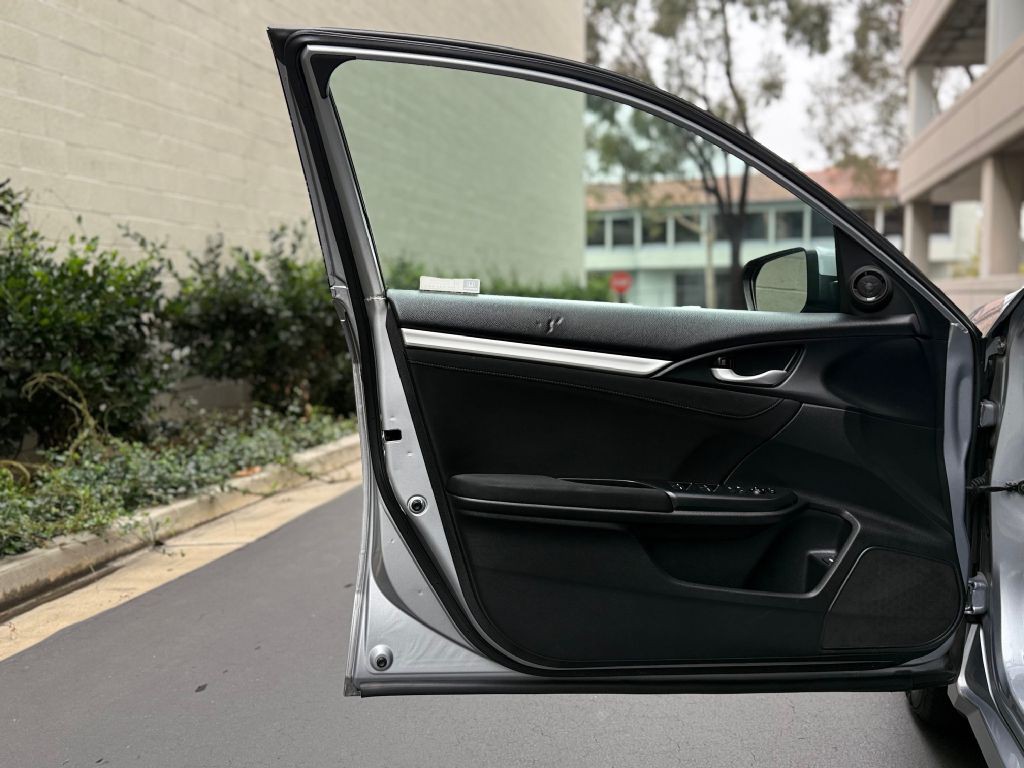 2018 Honda Civic Image 8