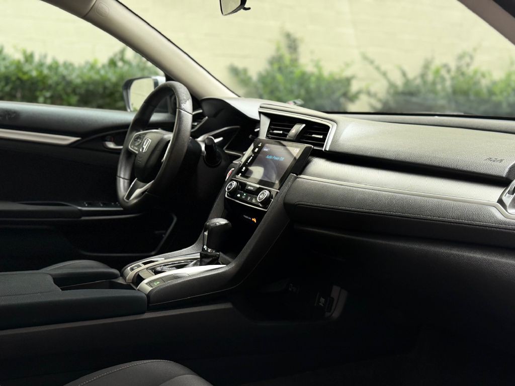 2018 Honda Civic Image 16