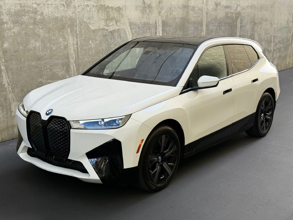 2024 BMW IX Image 2
