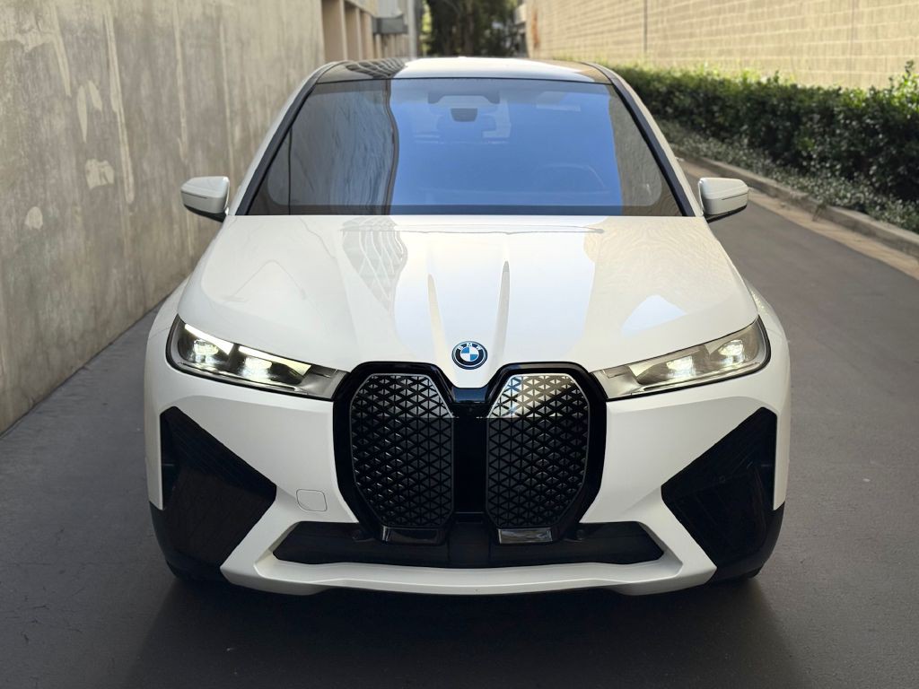 2024 BMW IX Image 8