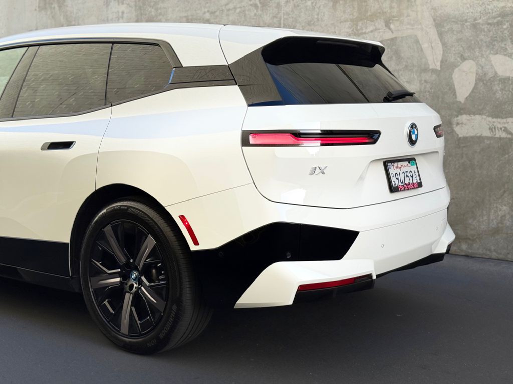 2024 BMW IX Image 11
