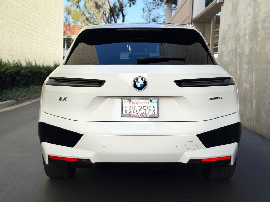 2024 BMW IX Image 12