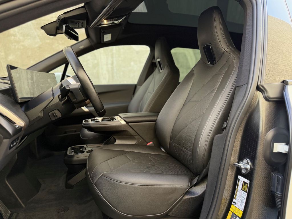 2024 BMW IX Image 15