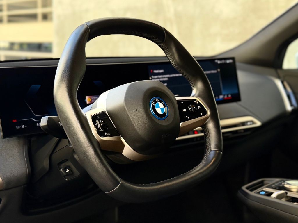 2024 BMW IX Image 16