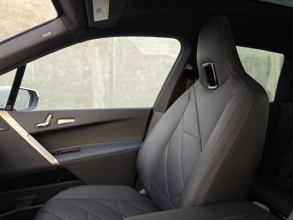 2024 BMW IX Image 17