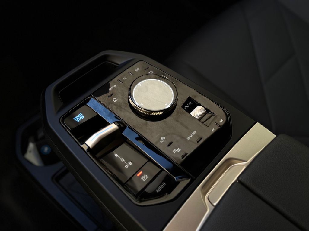 2024 BMW IX Image 18