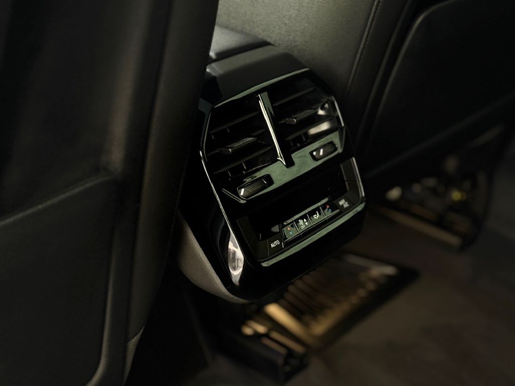 2024 BMW IX Image 23