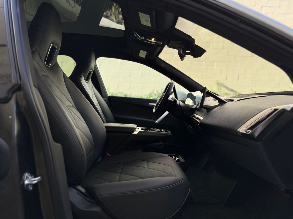 2024 BMW IX Image 28