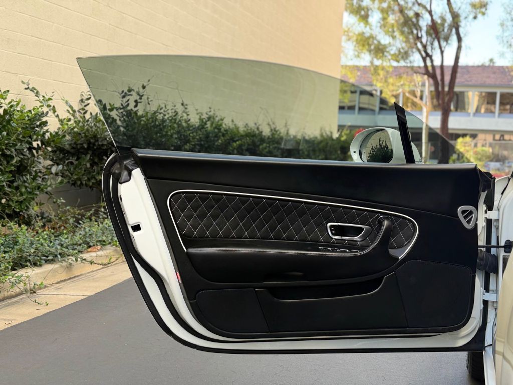 2011 Bentley Continental Image 11