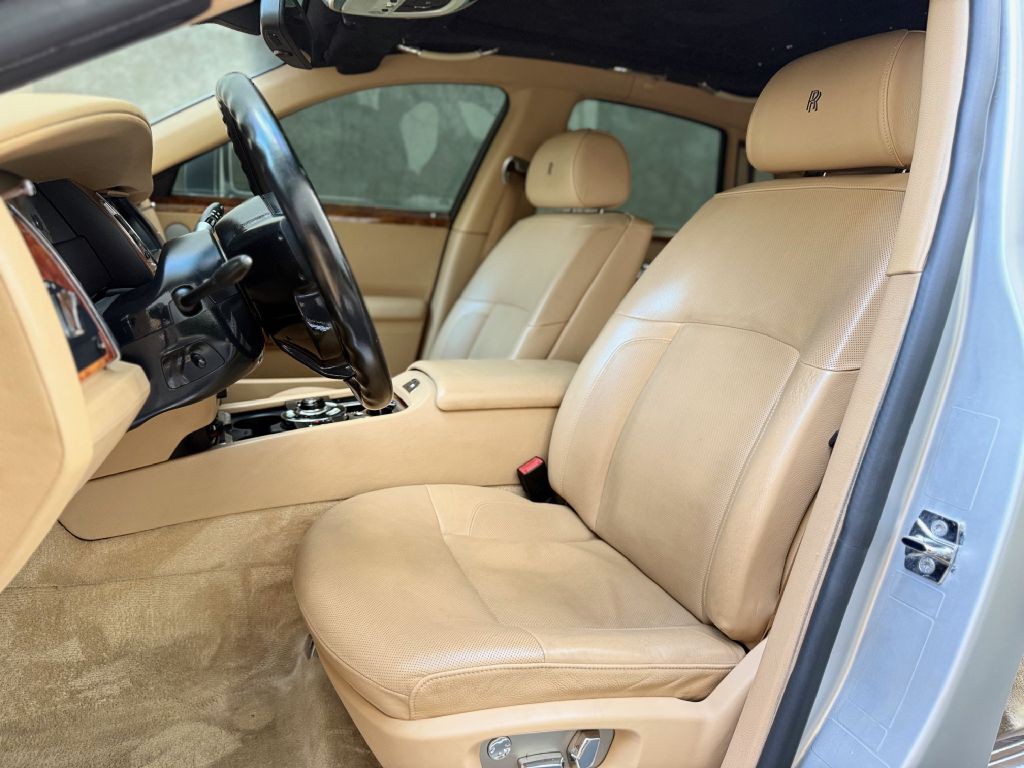2010 Rolls-Royce Ghost Image 17