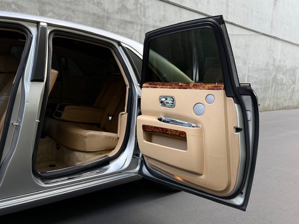 2010 Rolls-Royce Ghost Image 19