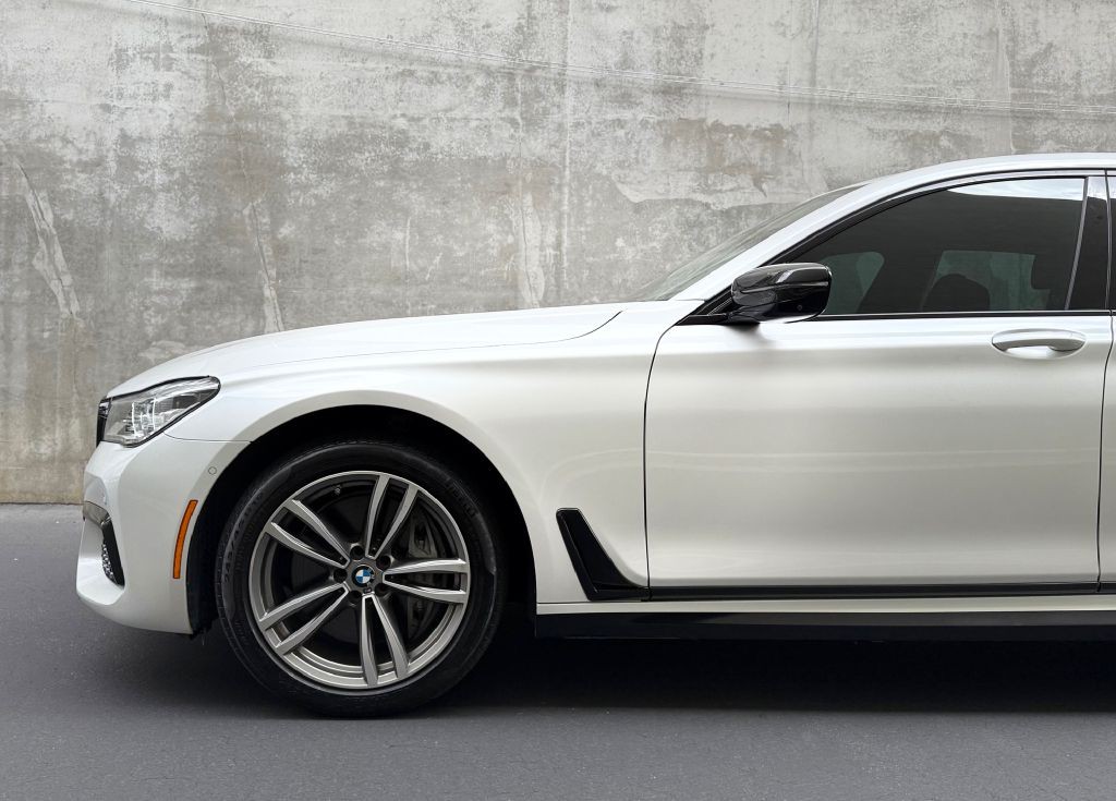 2017 BMW 7 Series Image 6