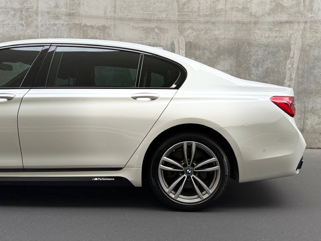 2017 BMW 7 Series Image 7