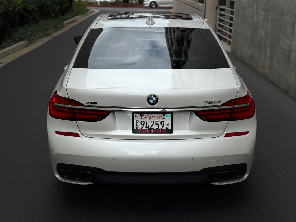 2017 BMW 7 Series Image 11