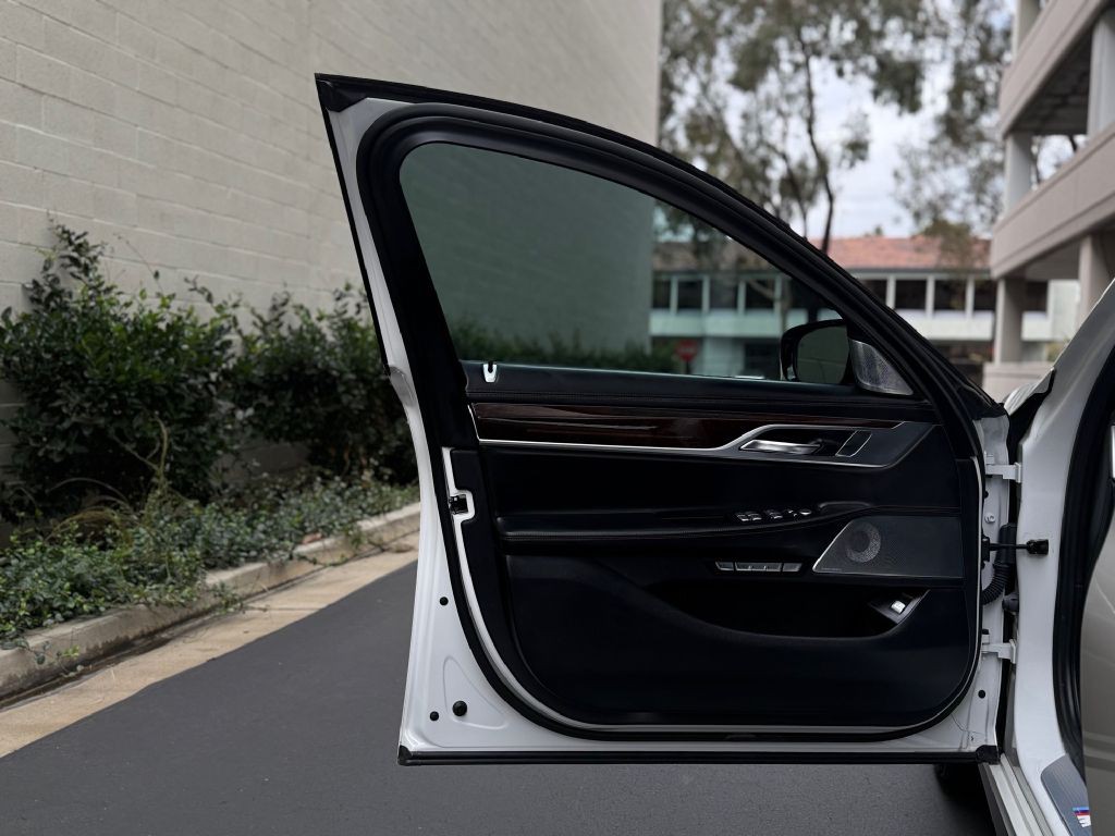 2017 BMW 7 Series Image 16