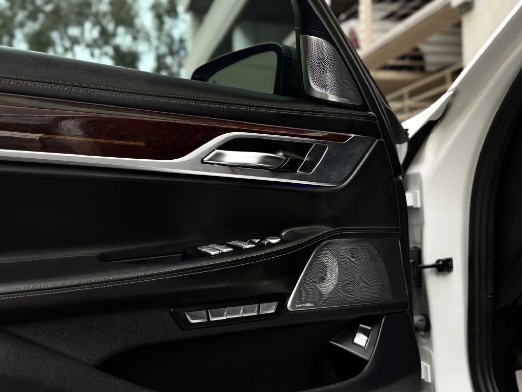 2017 BMW 7 Series Image 17