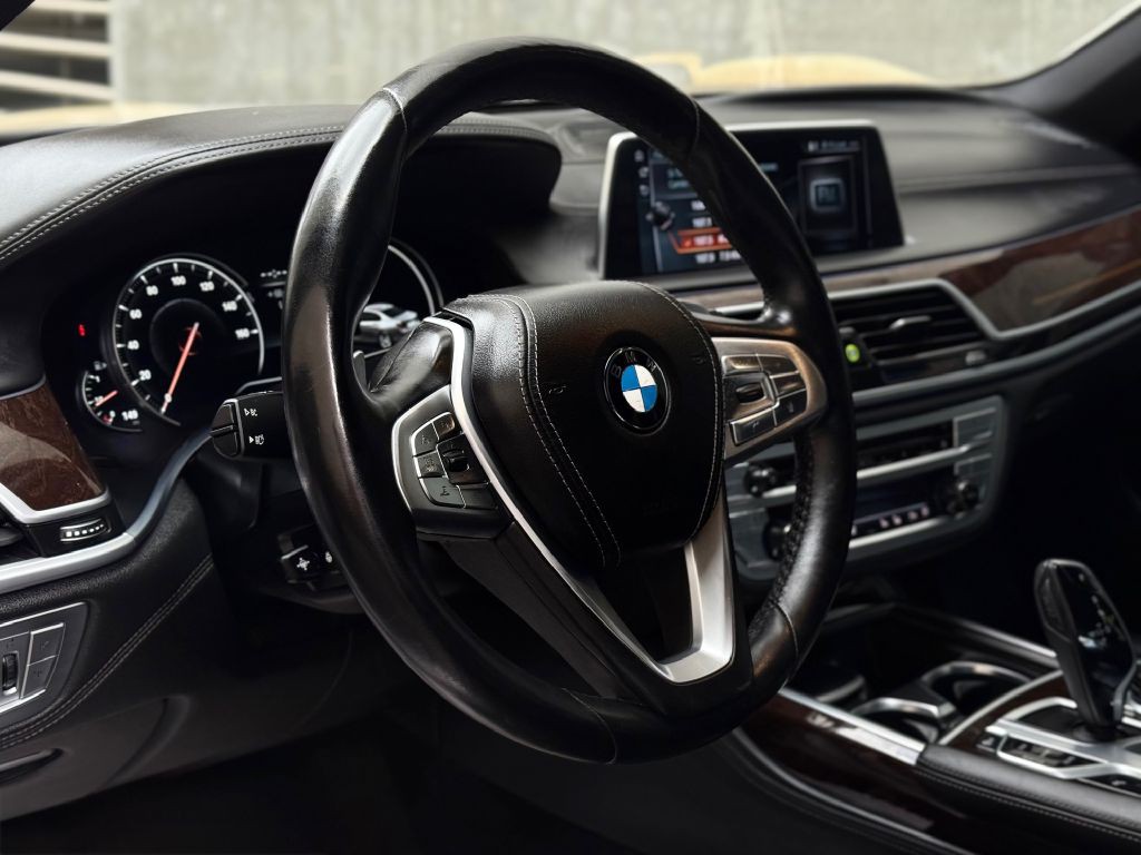 2017 BMW 7 Series Image 19