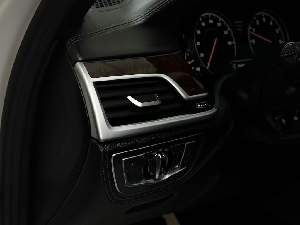 2017 BMW 7 Series Image 20