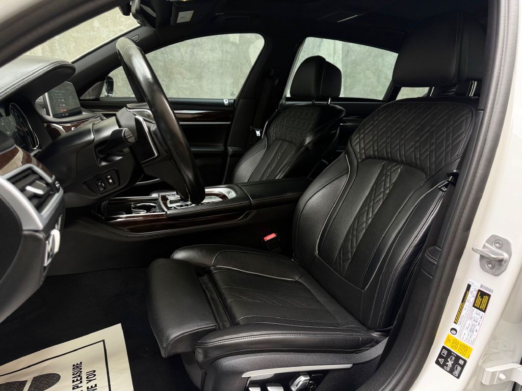2017 BMW 7 Series Image 21