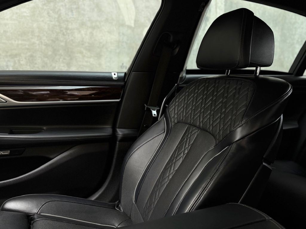 2017 BMW 7 Series Image 22