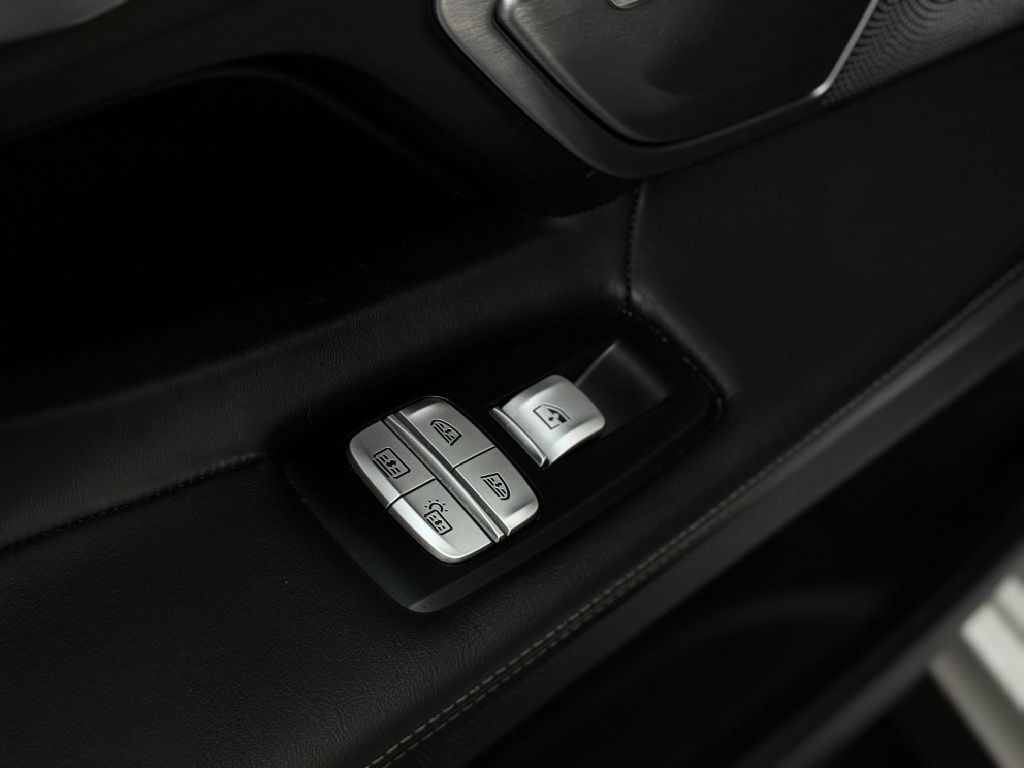 2017 BMW 7 Series Image 24
