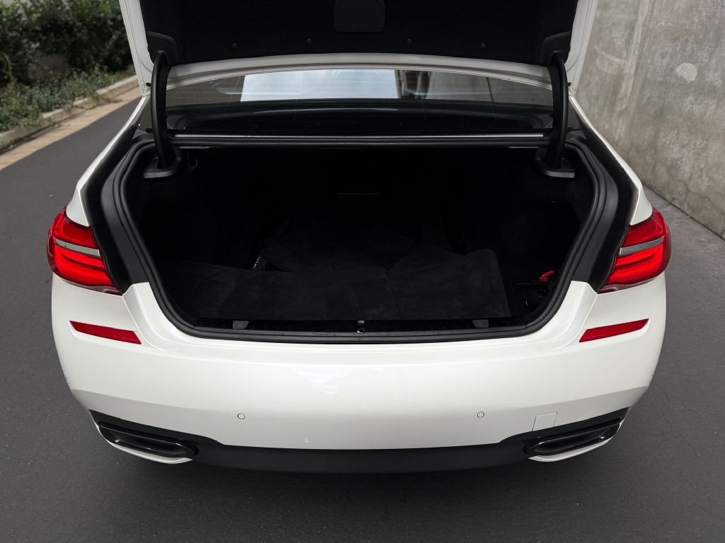 2017 BMW 7 Series Image 29