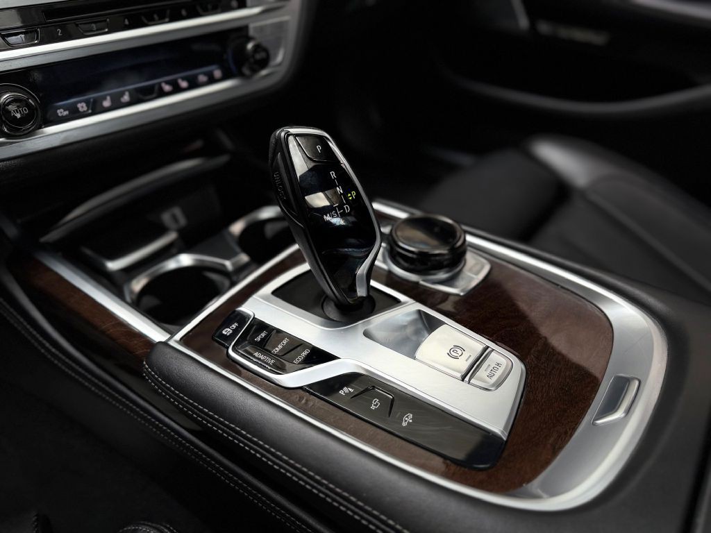 2017 BMW 7 Series Image 34