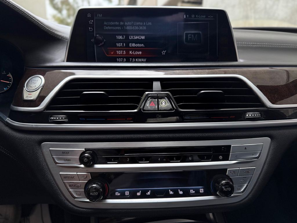 2017 BMW 7 Series Image 36
