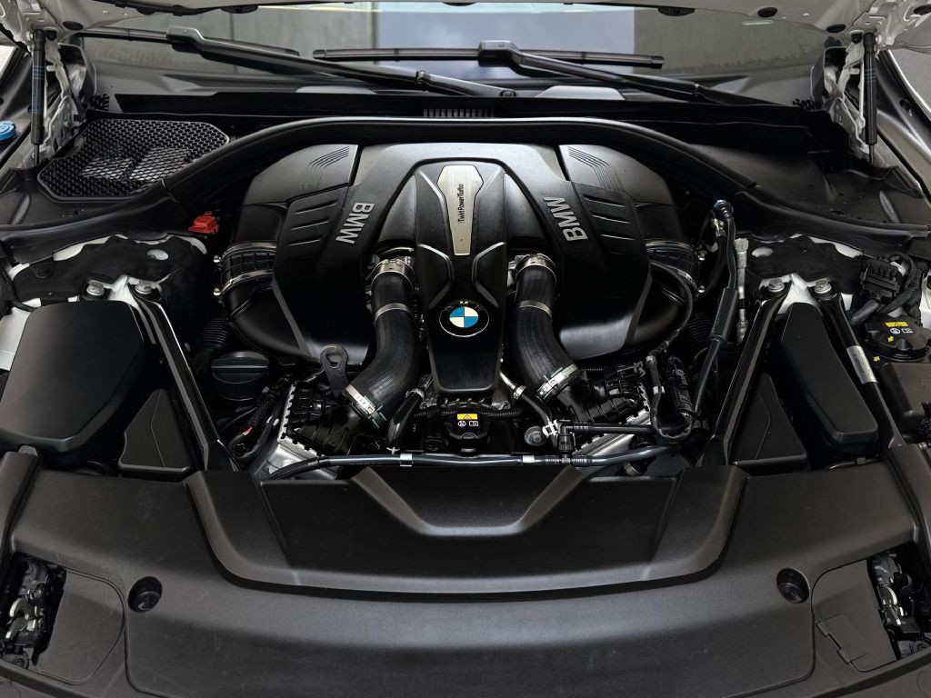 2017 BMW 7 Series Image 38