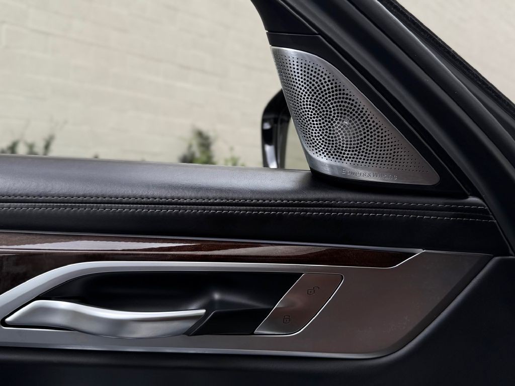 2017 BMW 7 Series Image 40