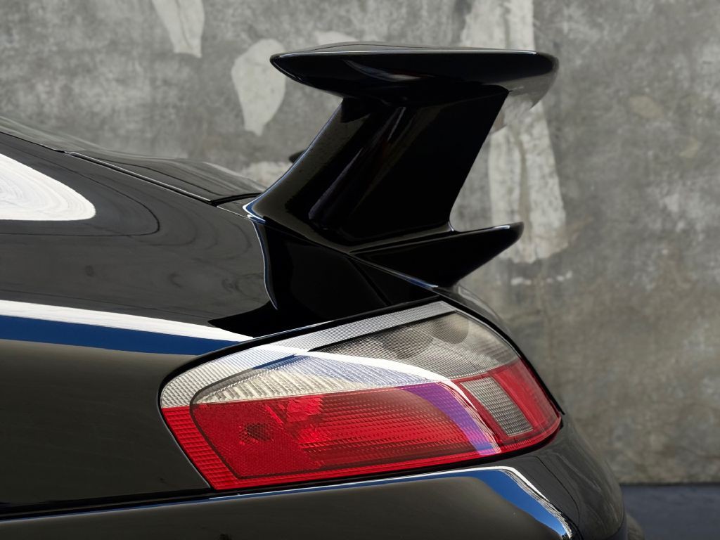 2004 Porsche 911 Image 18