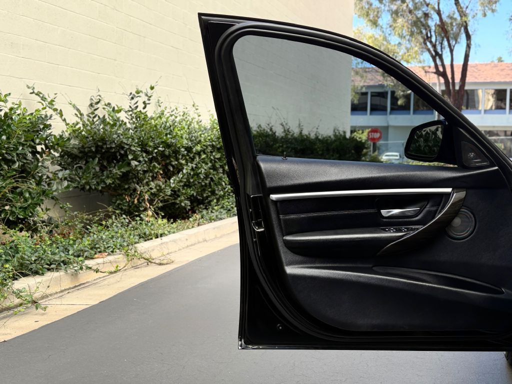 2016 BMW 3 Series Image 18