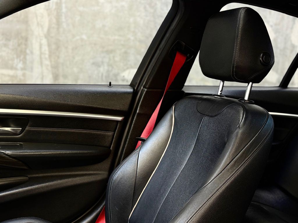 2016 BMW 3 Series Image 22