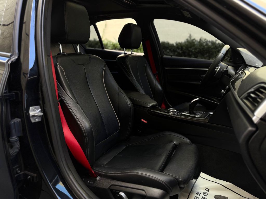 2016 BMW 3 Series Image 26