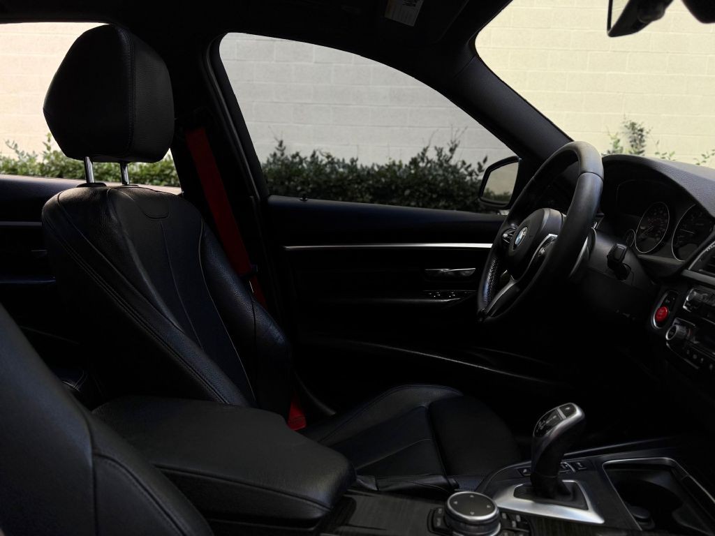 2016 BMW 3 Series Image 27