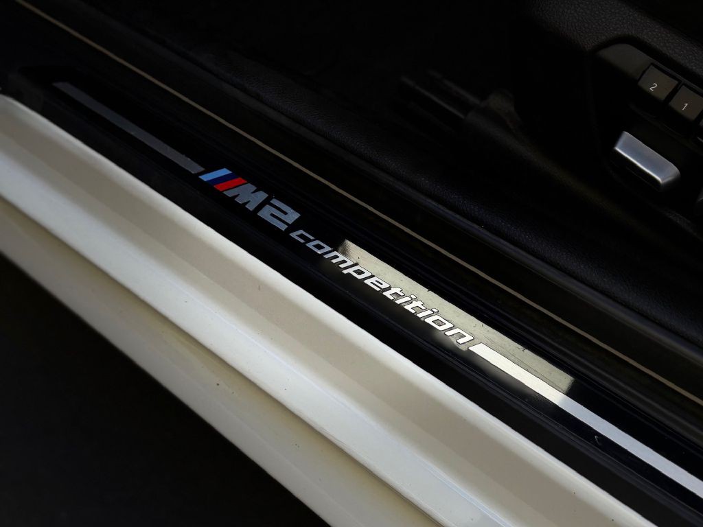 2019 BMW M2 Image 19