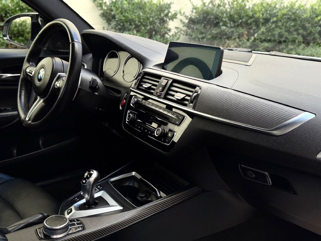2019 BMW M2 Image 33