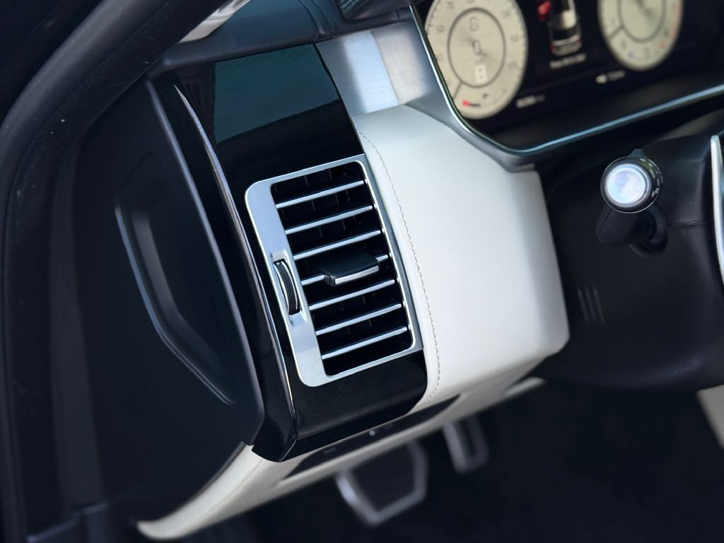 2020 Land Rover Range Rover Image 14